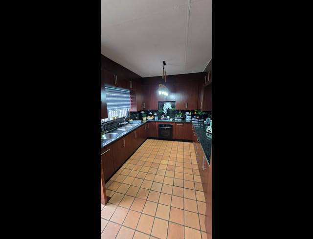 4 BEDROOM HOUSE FOR SALE IN DORANDIA